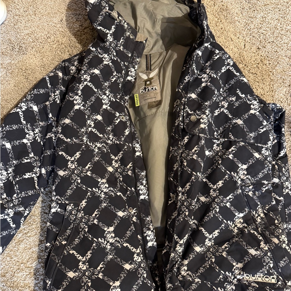 Burton Black and White snowboard/ski Jacket